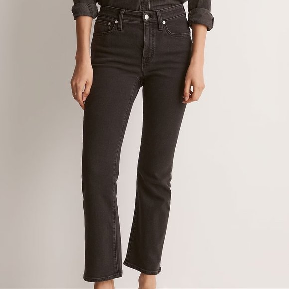 Madewell Denim - Madewell Mid Rise Kick Out Crop Jeans in Starkey Wash Black Size 31